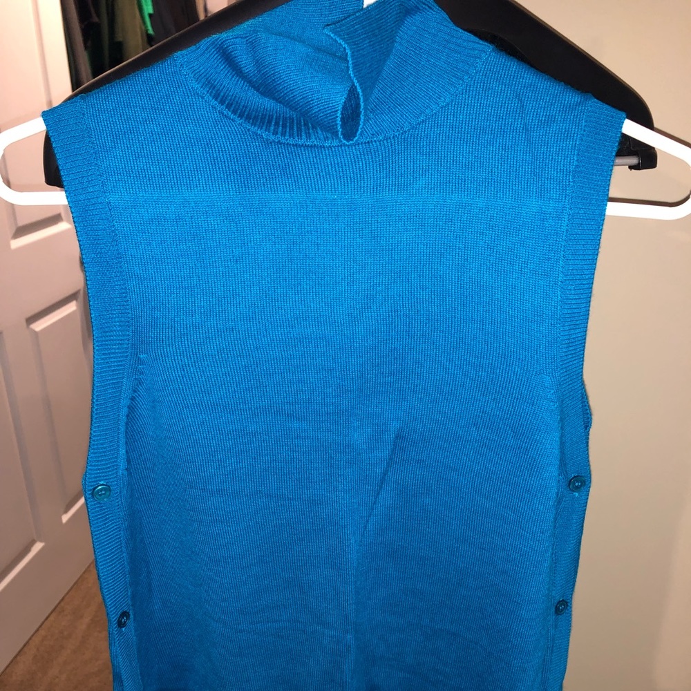 Sleeveless mock turtleneck